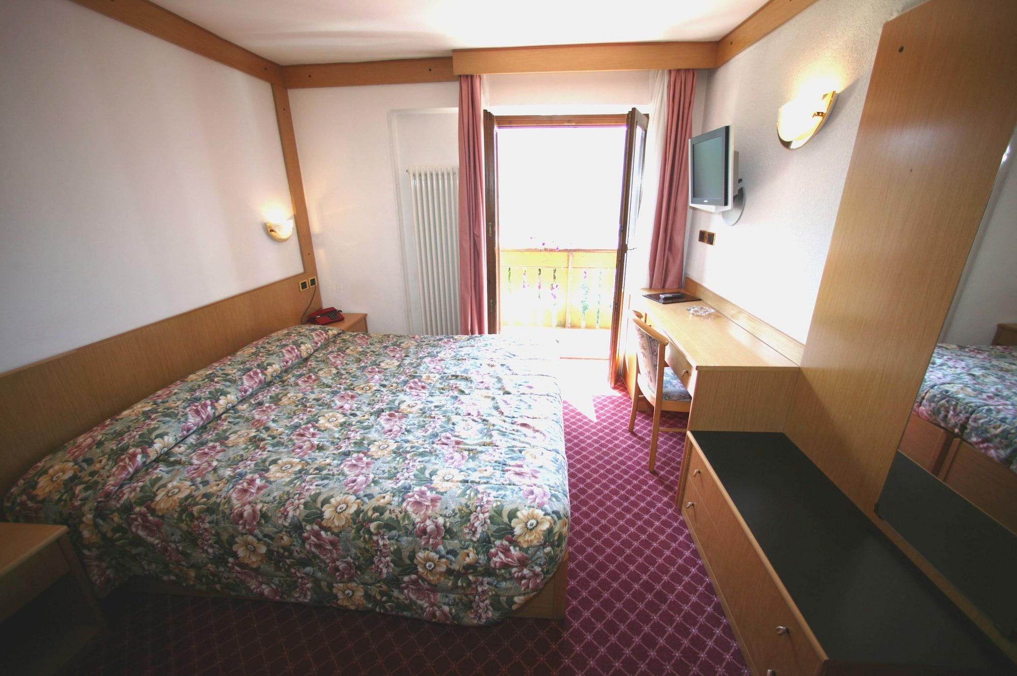 Alpen Hotel Vidi Madonna di Campiglio Exterior photo